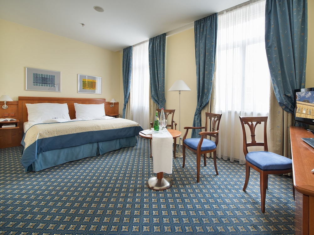 Deluxe Room, 1 King Bed, Non Smoking