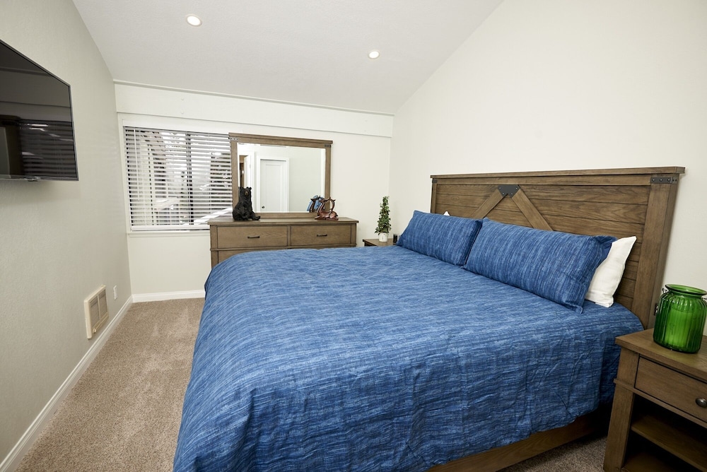 Condo, 2 Bedrooms