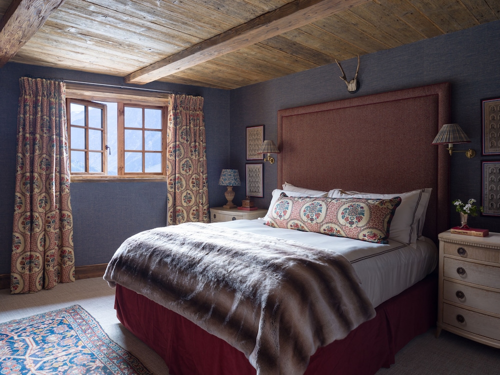 Superior Room, 1 King Bed photo 1