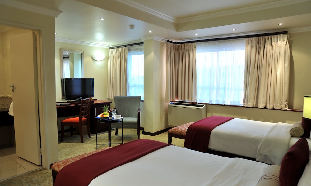 Standard Twin Room, 2 Twin Beds, Ensuite, City View (Standard Twin Room) photo 3