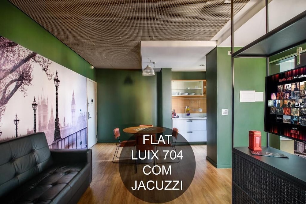 Deluxe Studio Suite, Jetted Tub, City View photo 1
