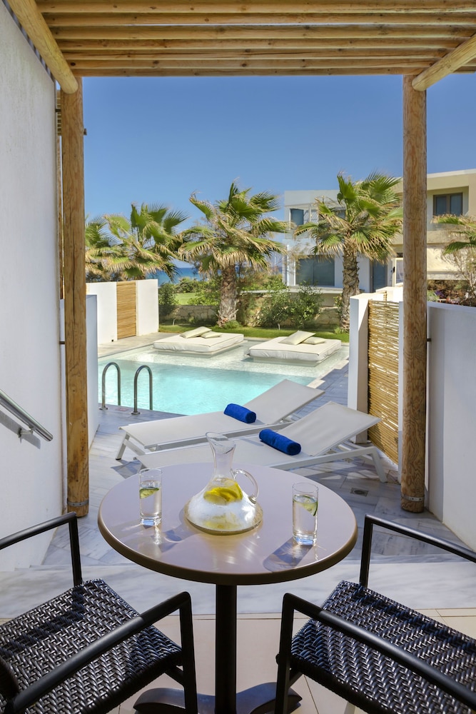 Cool Room with Sharing pool thumbnail 5