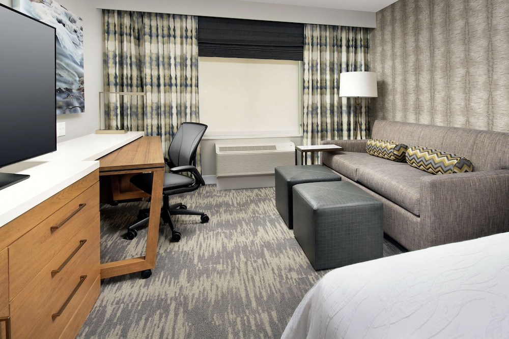 Deluxe Room, 1 King Bed, Accessible (Hearing) photo 3