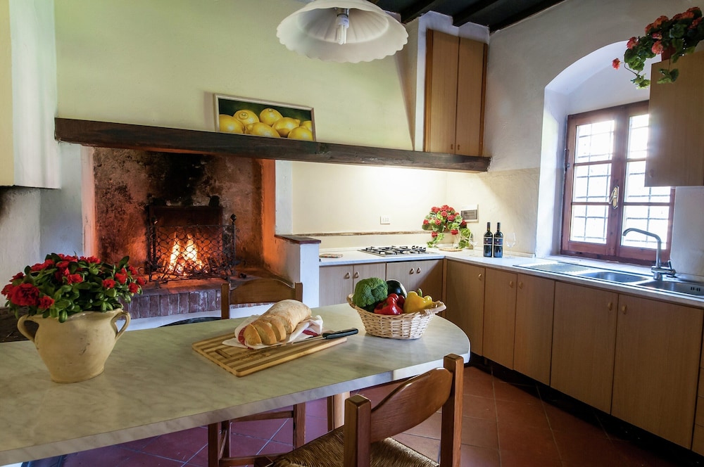Classic House, 6 Bedrooms photo 3