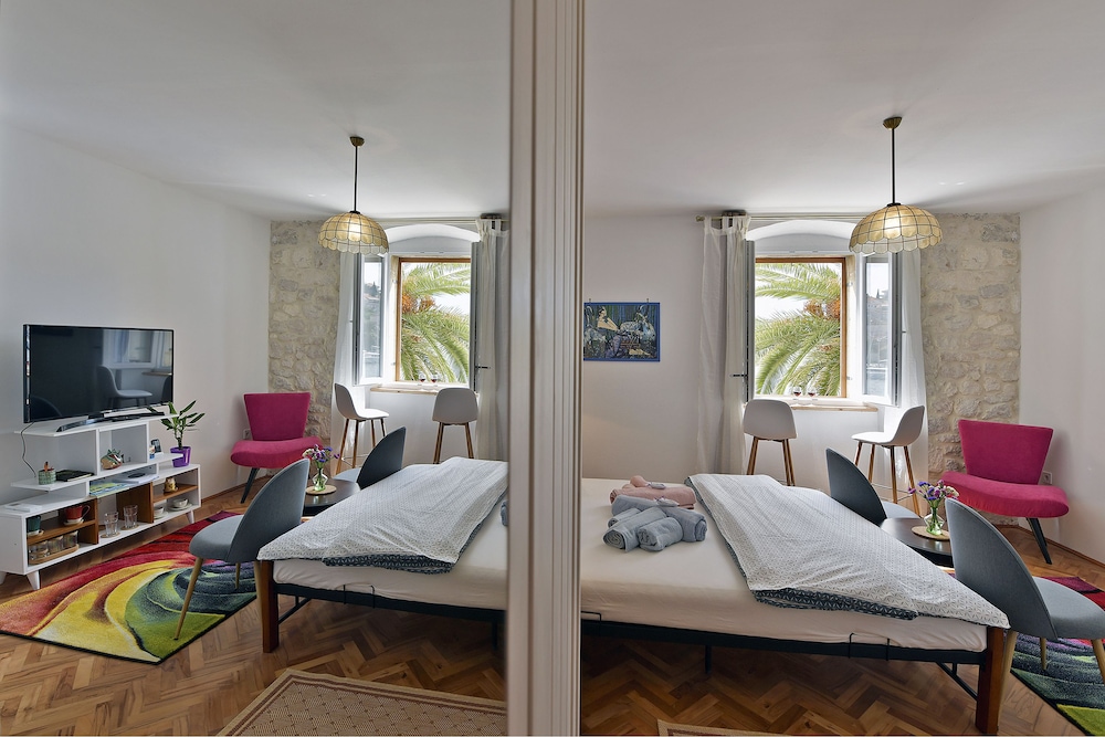 Room, Sea View