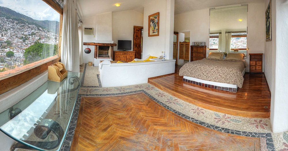 Superior Suite - Photo 2