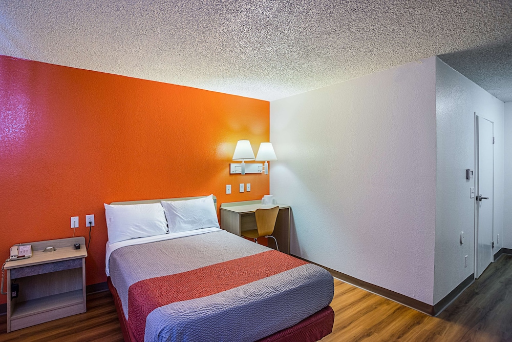 Standard Room, 1 Double Bed, Accessible, Non Smoking photo 3