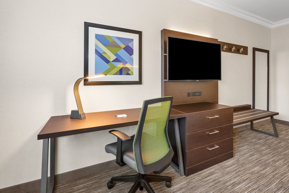 Standard Room, 1 King Bed, Roll-in Shower (Mobility) - Photo 2