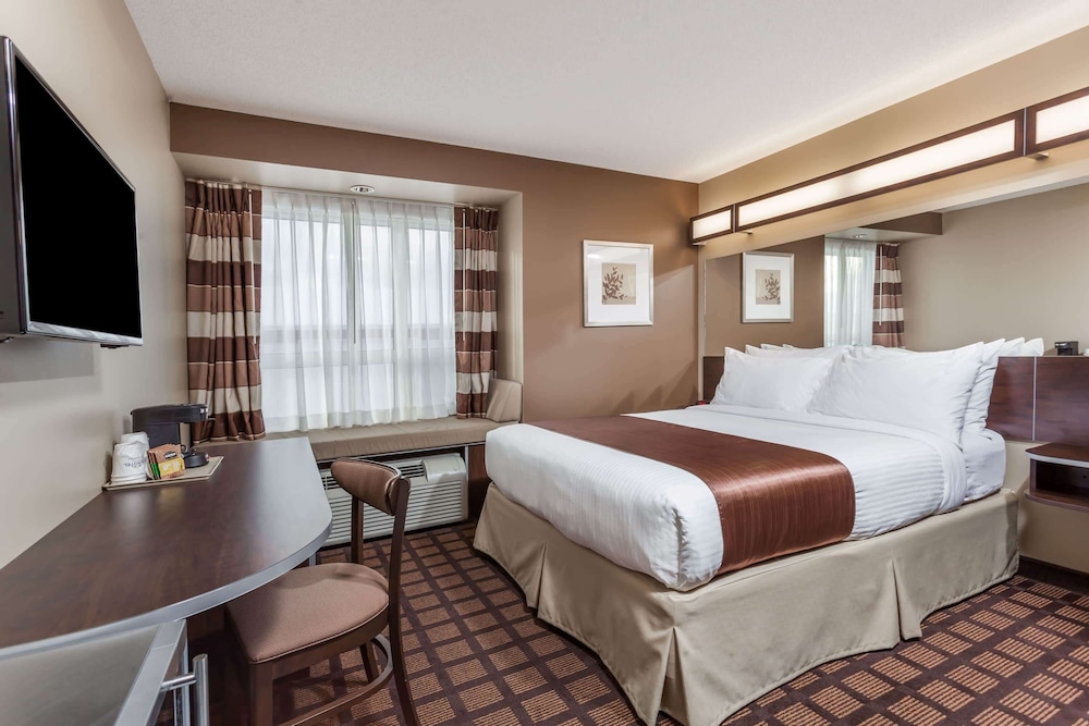 Deluxe Suite, 1 Queen Bed, Non Smoking, Hot Tub photo 3