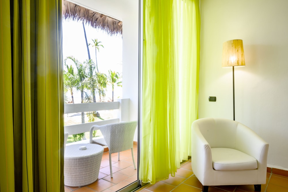 Classic Double Room, 1 King Bed, Sea View photo 3