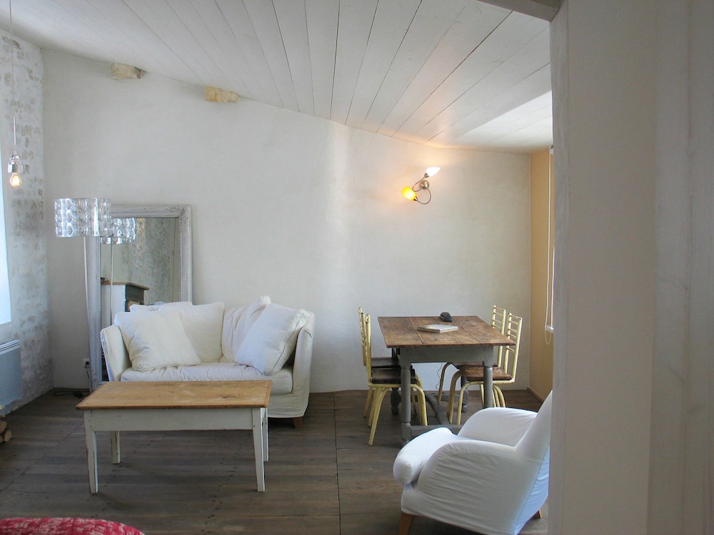 House, 2 Bedrooms (Lamathe)