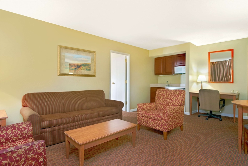 Standard Suite, 2 Double Beds, Non Smoking (One-Bedroom) - Photo 1