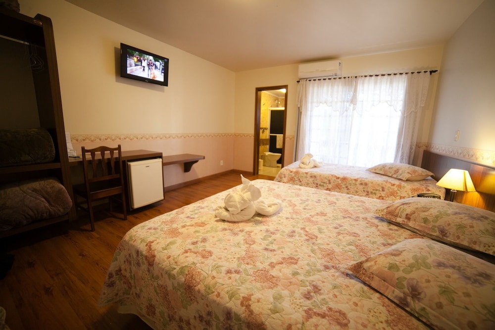 Deluxe Triple Room, Multiple Beds photo 1