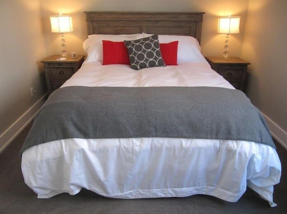 Escarpment Suite, 1 King Bed, Fireplace