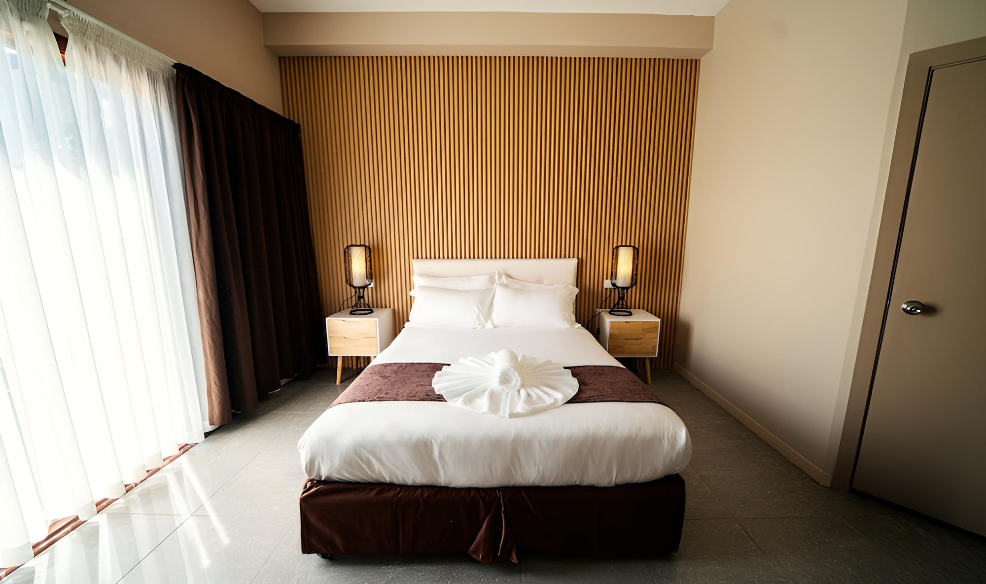 Deluxe Room, 1 Queen Bed photo 1