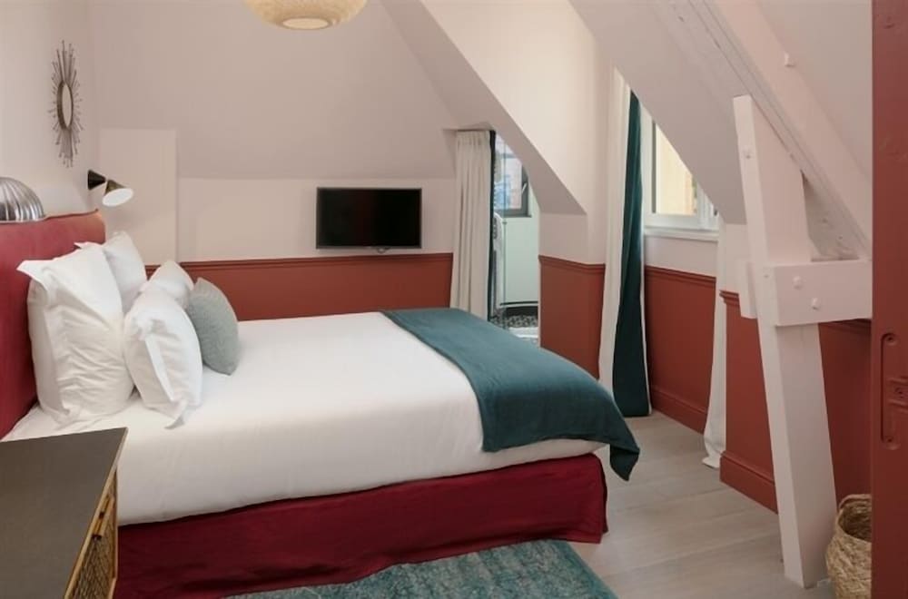 Classic Double or Twin Room, 1 Bedroom, Sea View (Main building) - Photo 1