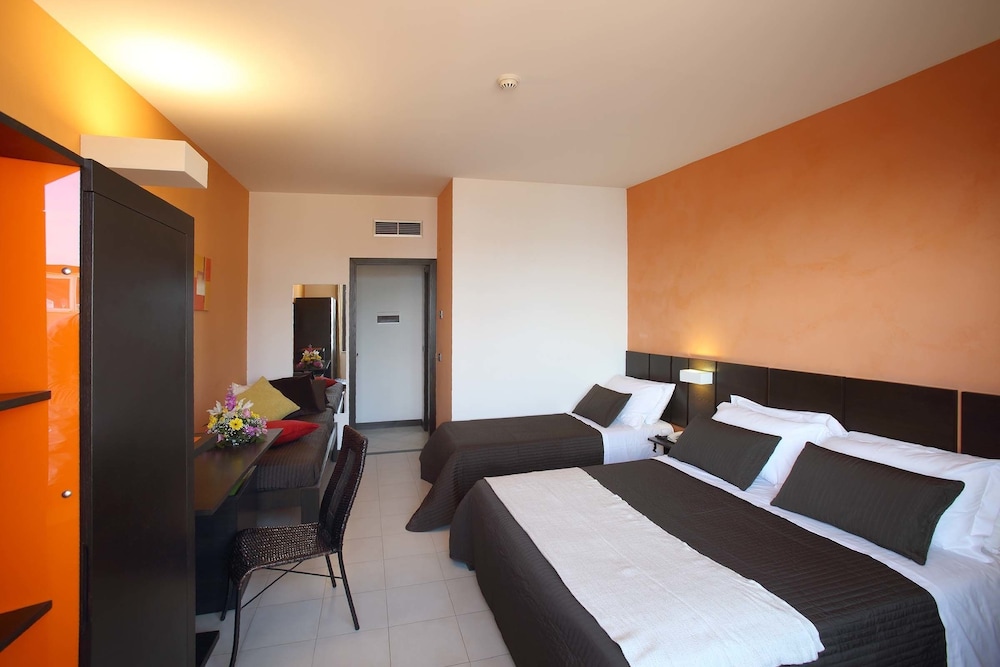 Triple Room, Balcony, Sea View - Photo 1