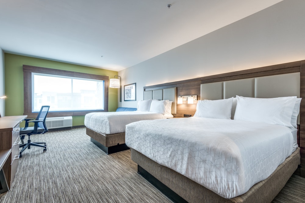 Suite, 2 Queen Beds, Accessible (Communications, Accessible Tub) - Photo 5