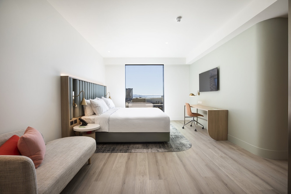 Suite, 1 King Bed, Balcony (Dining, Kitchenette) - Photo 3