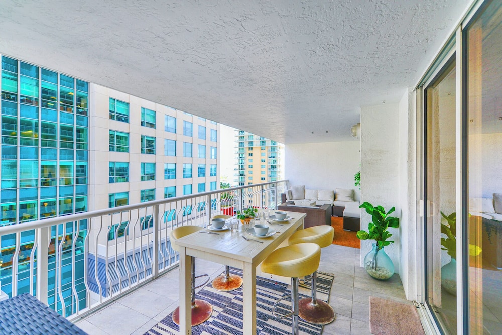 Luxury Condo, 1 Bedroom, City View photo 3