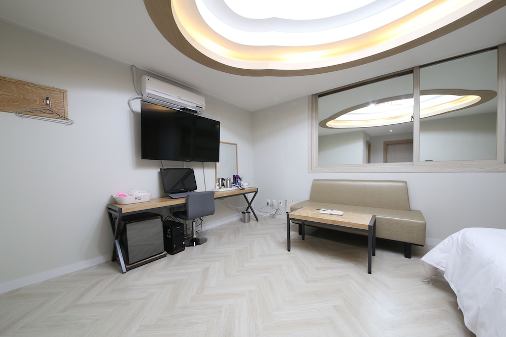 Suite, Bathtub - Photo 5