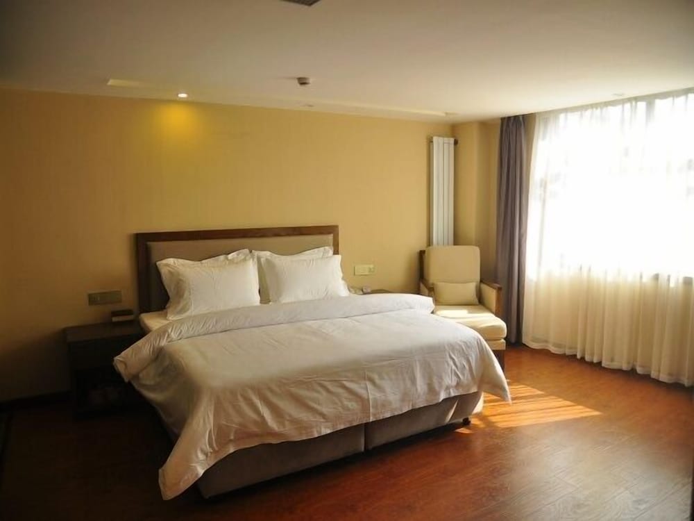 Suite (Ultra Sassy Double) photo 1