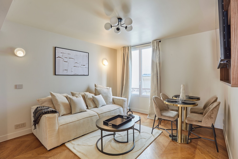 Classic Apartment (n°11) photo 1