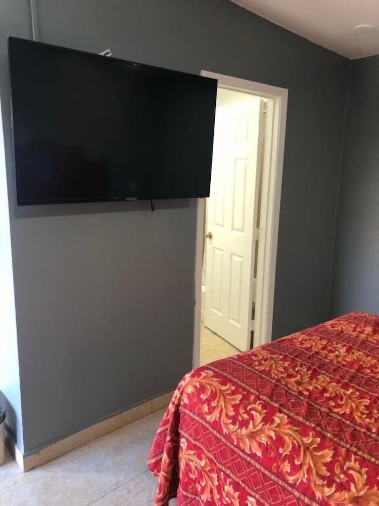 Single Room, 1 Queen Bed photo 2