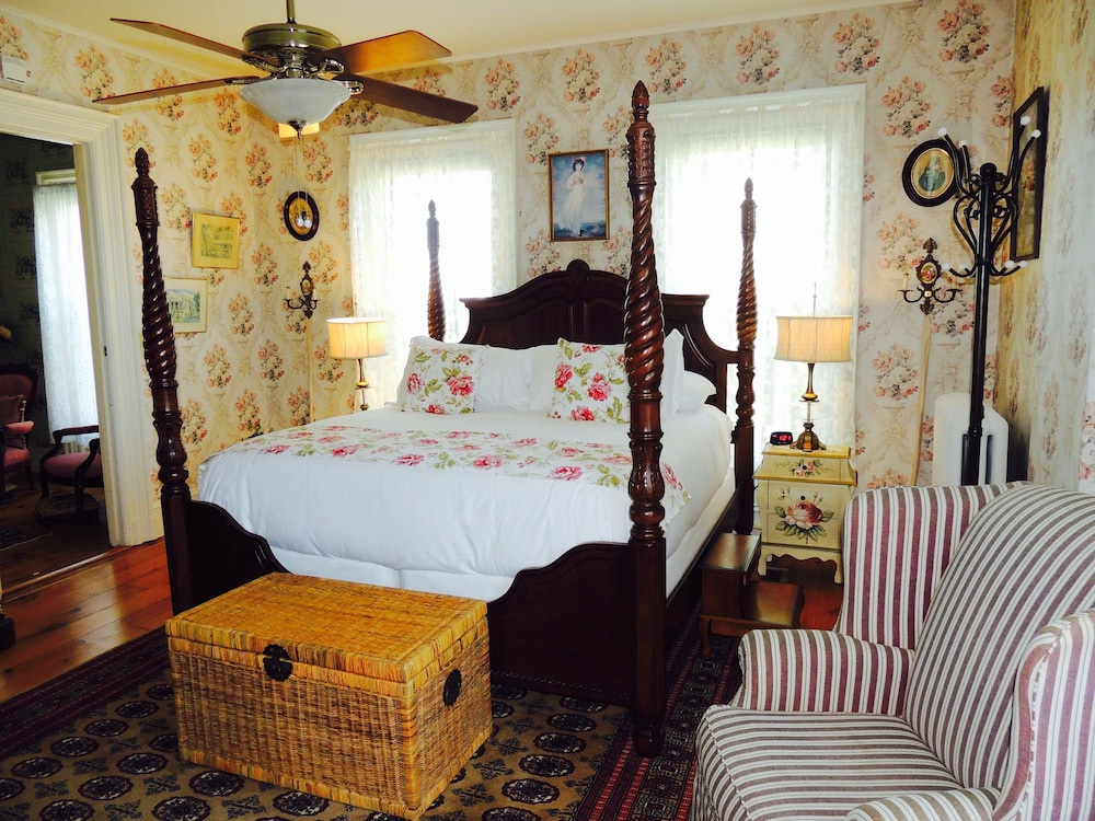 Premium Room, 1 King Bed, Garden View photo 2