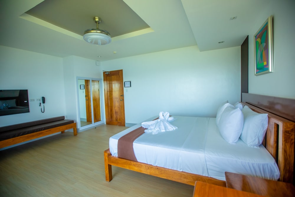 Suite - Photo 3