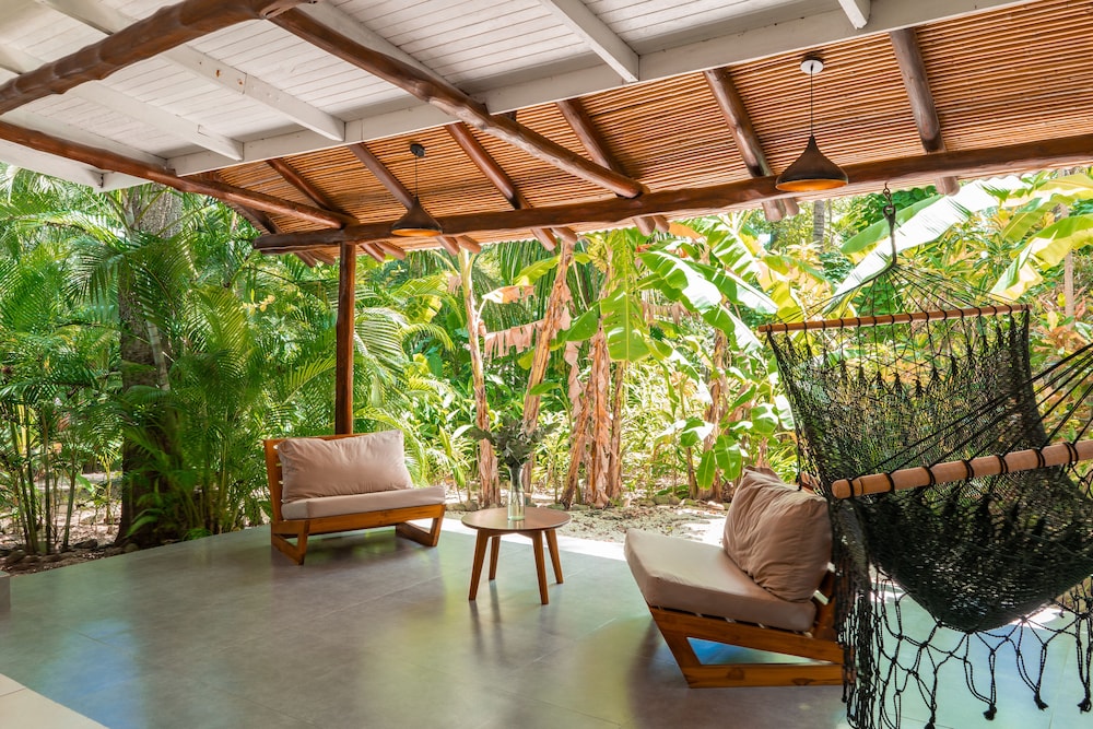 Bungalow, Poolside (Lula) photo 2