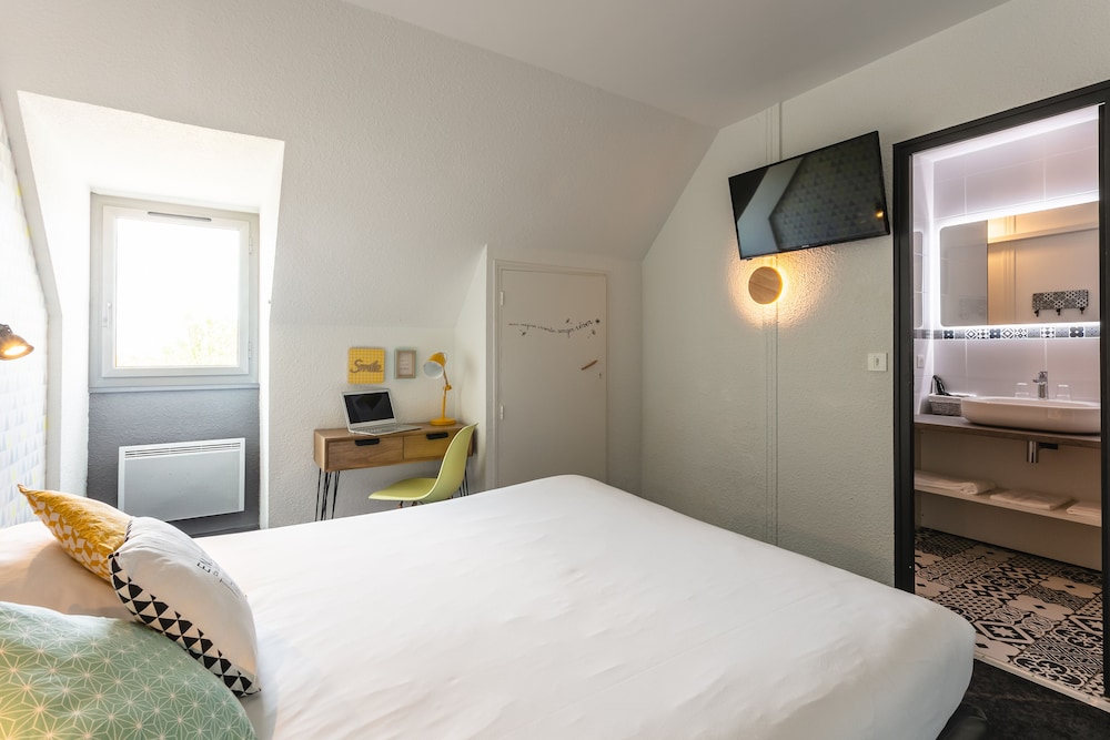 Standard Double Room, 1 Queen Bed, Garden View, photo 6