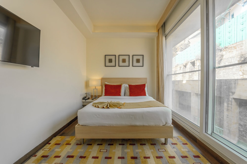 Standard Room, 1 Queen Bed photo 2
