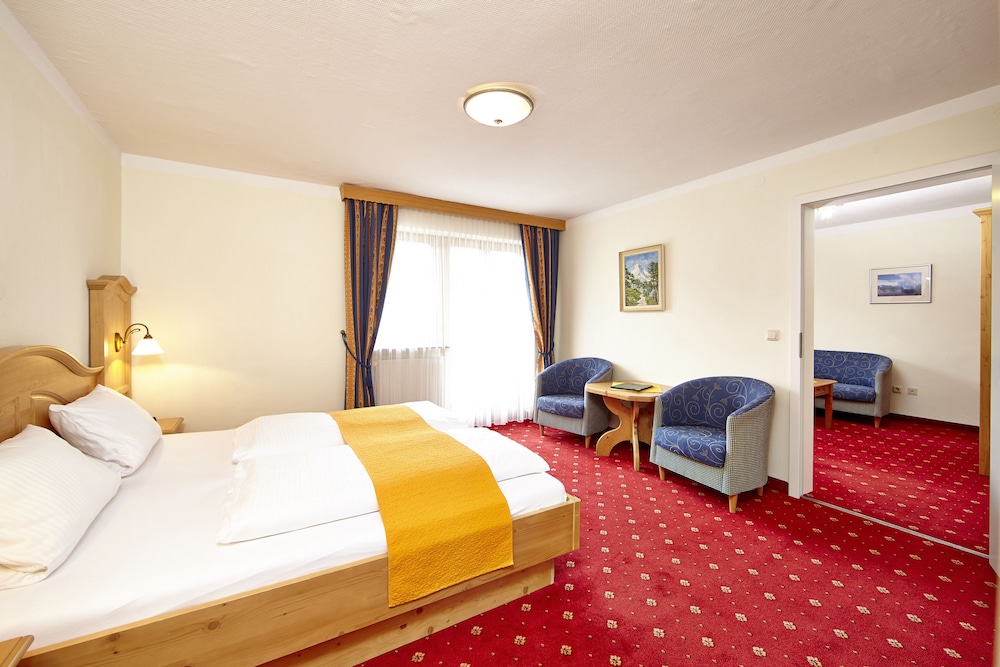 Junior Suite, 1 Queen Bed with Sofa bed, Balcony photo 2