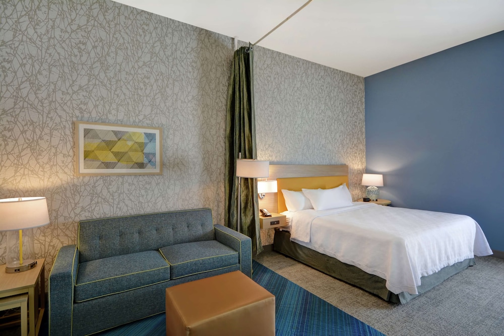 Studio, 1 King Bed, Accessible (Mobility & Hearing, Roll-in Shower) photo 2