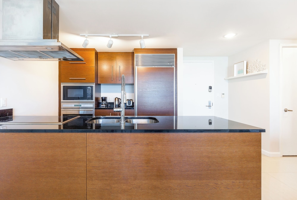 Boutique Apart, 1 King & Sofa Bed, Sauna, River/City Views, Balcony4607