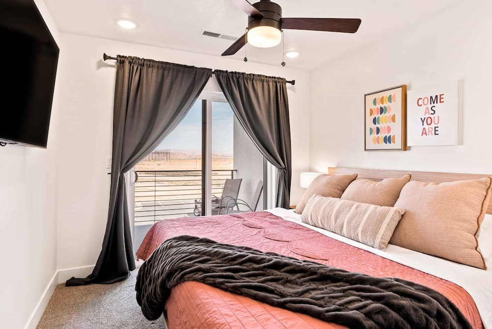 Condo, 3 Bedrooms