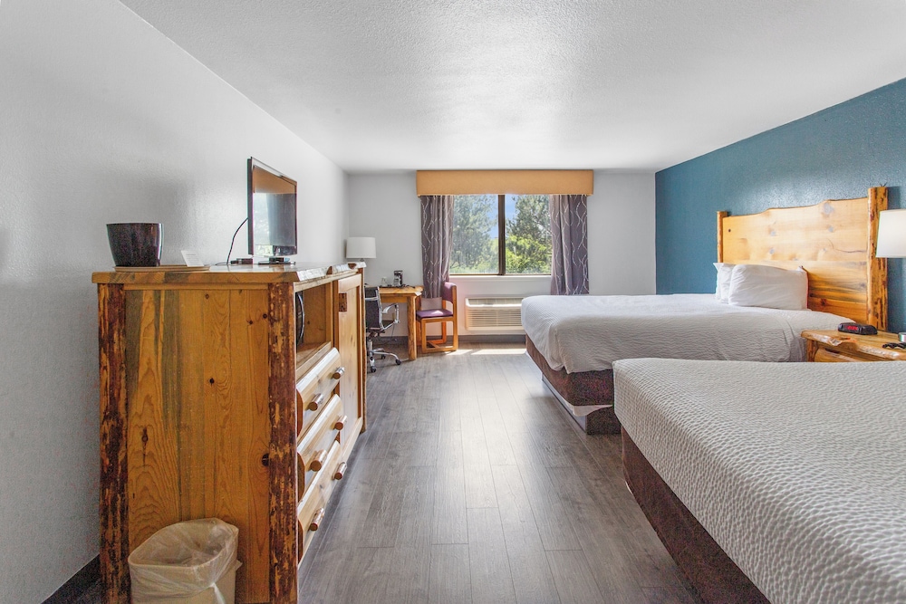 Standard Room, 2 Queen Beds, Non Smoking, Refrigerator & Microwave - Photo 1