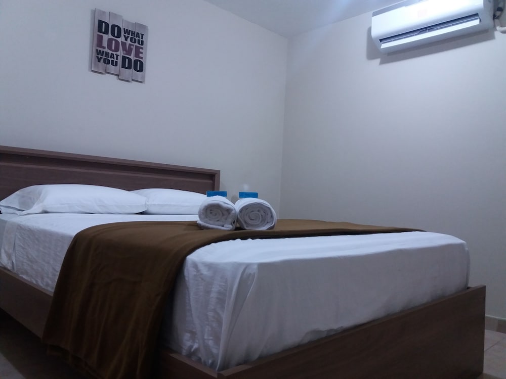 Deluxe Suite, 1 Queen Bed, Ensuite, Ground Floor photo 2
