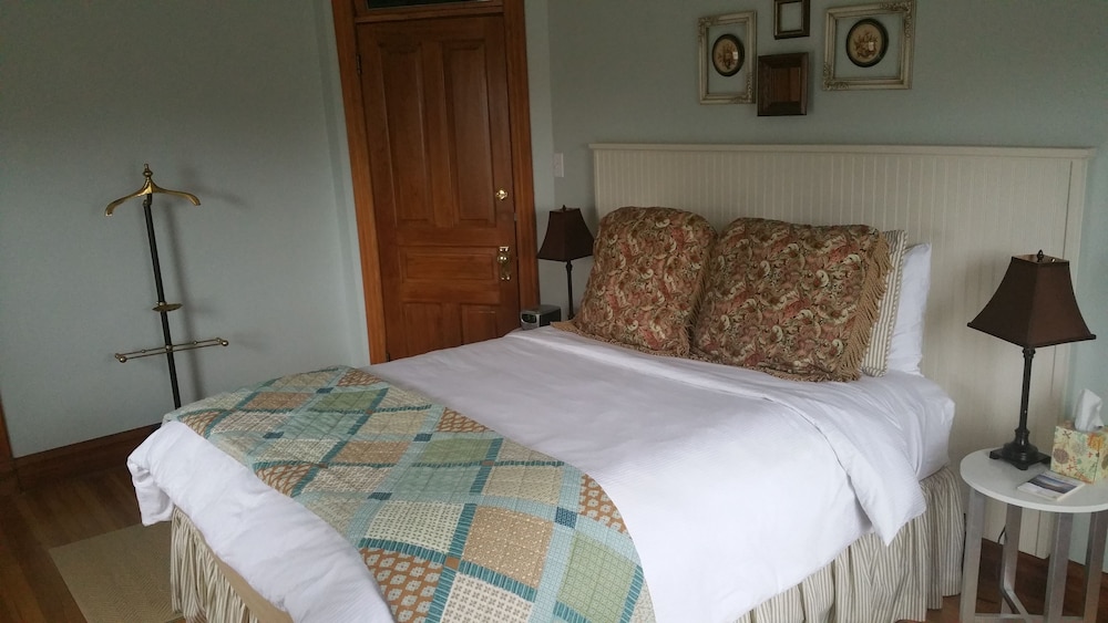Executive Suite, 1 Queen Bed with Sofa bed (Sunset Suite) photo 2