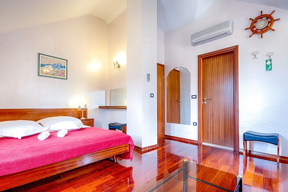 Comfort Double Room, City View photo 1