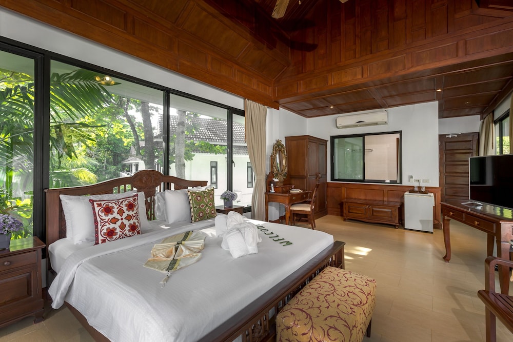 Poolside Villa - Photo 8