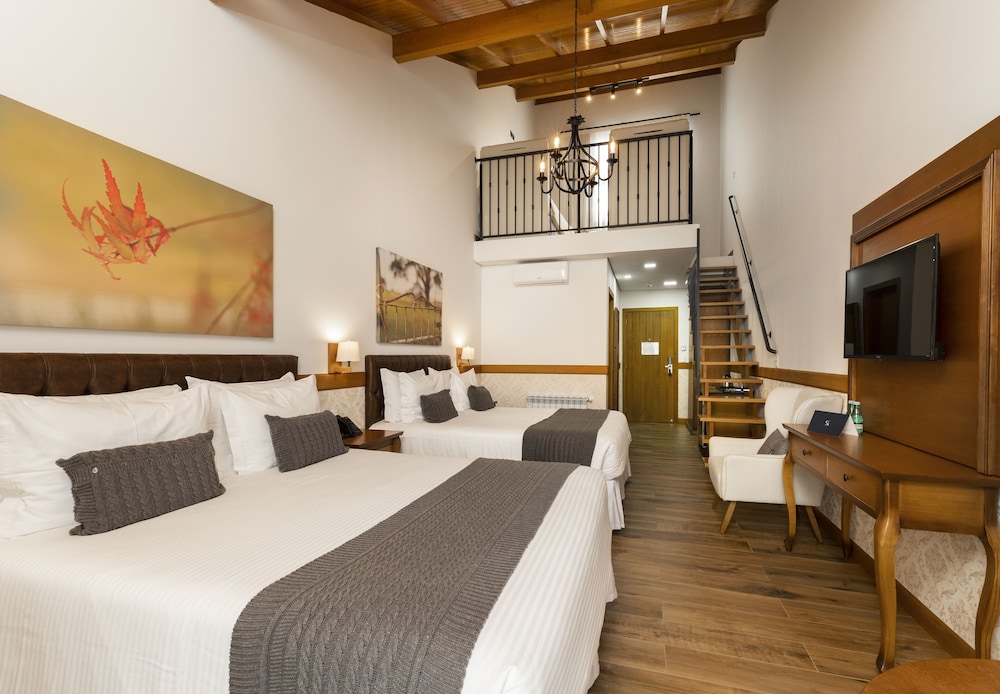 Deluxe Room, Lake View photo 2