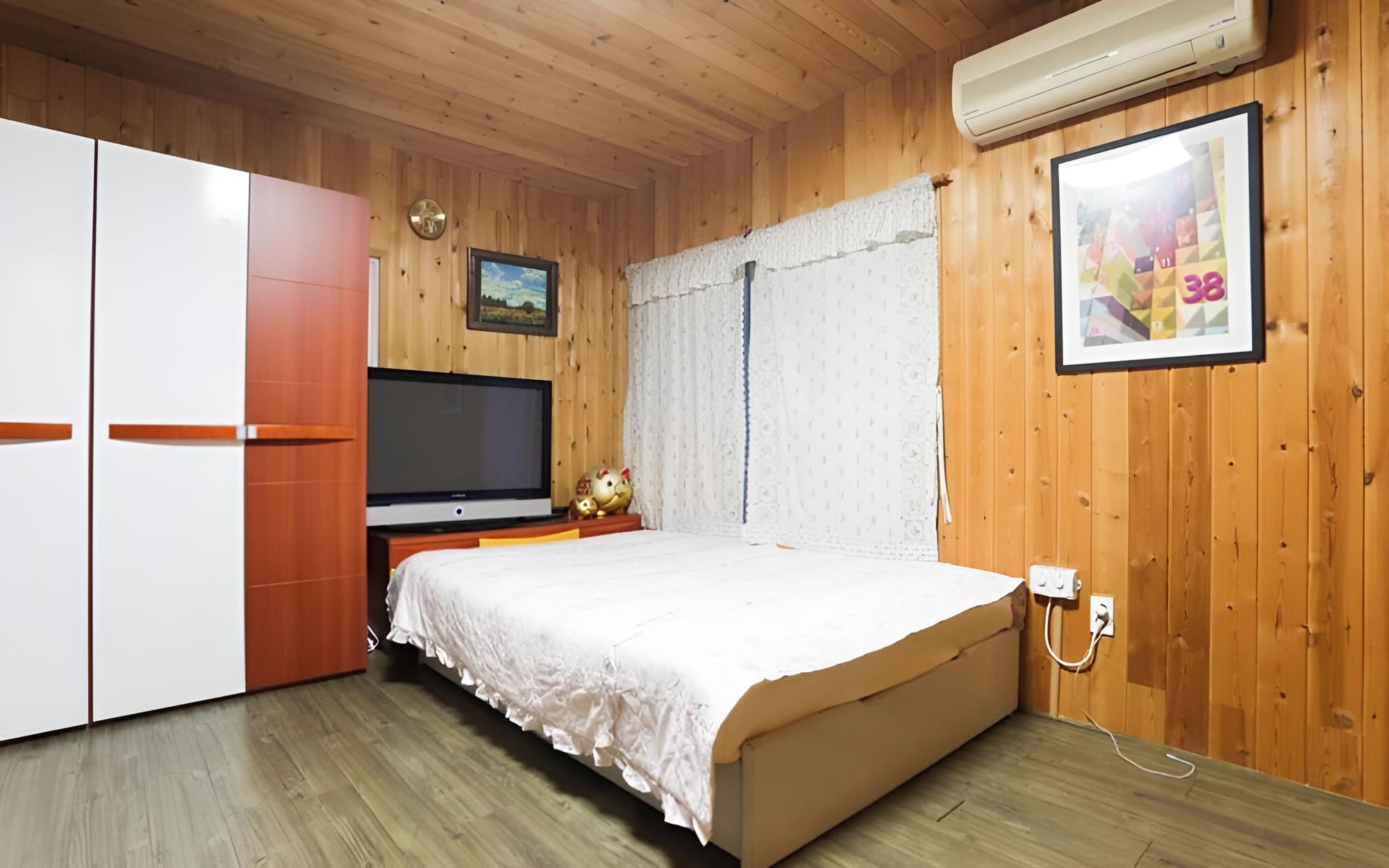 Room (Beauty (Studio Bed Unshared House))