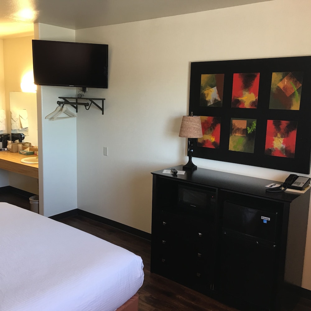 Room, 1 King Bed photo 2