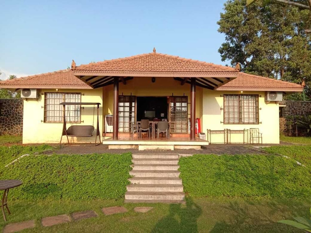Villa, Lake View