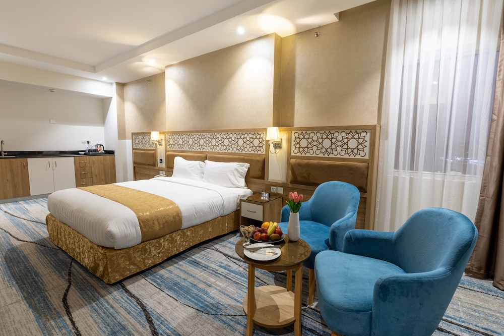 Deluxe Room, 1 King Bed - Photo 2