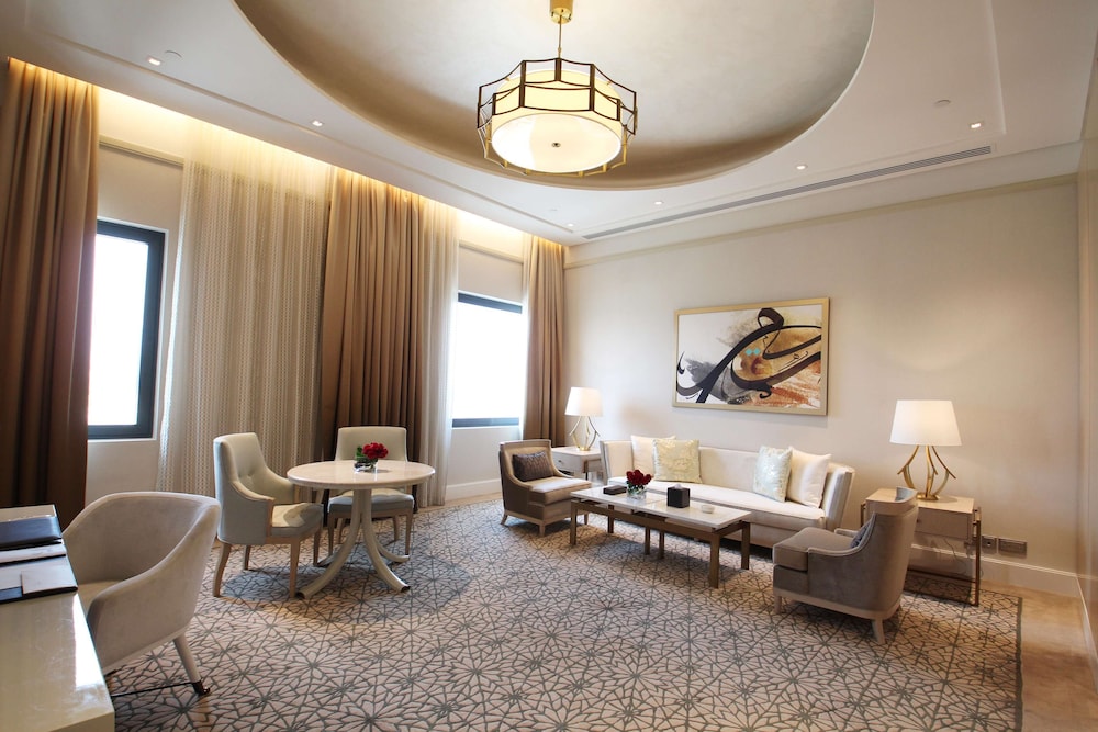 Suite, 1 King Bed (Ambassador)