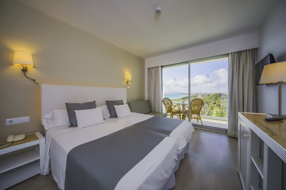 Superior Double Room, Balcony, Partial Sea View (2 Adults + 1 Child) - Photo 2