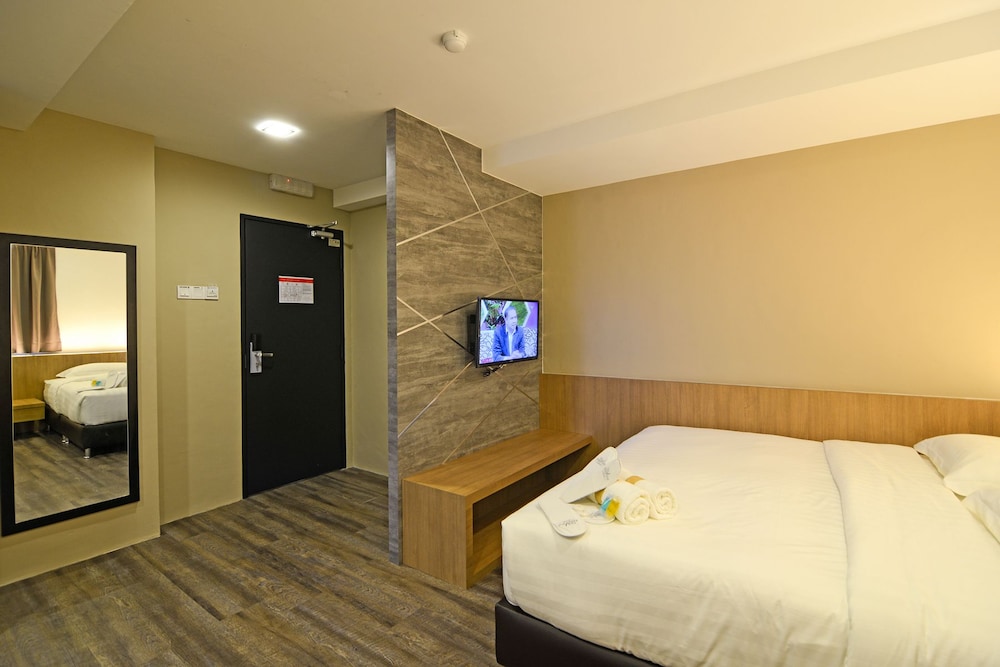 Deluxe Room, 1 King Bed photo 2